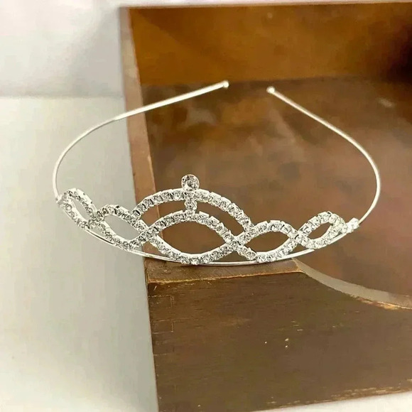 Clear Rhinestone Metal Silver Tone Swirl Design Hair Tiara Crown NEW - Picture 7 of 9